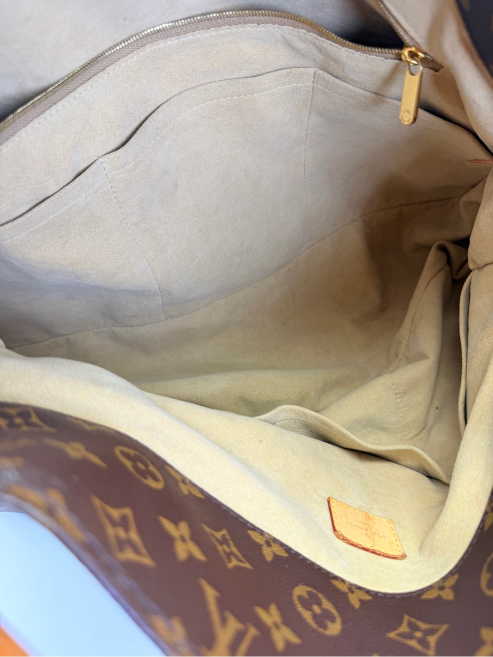 Louis Vuitton Monogram Artsy MM Shoulder Bag - Picture 9 of 12